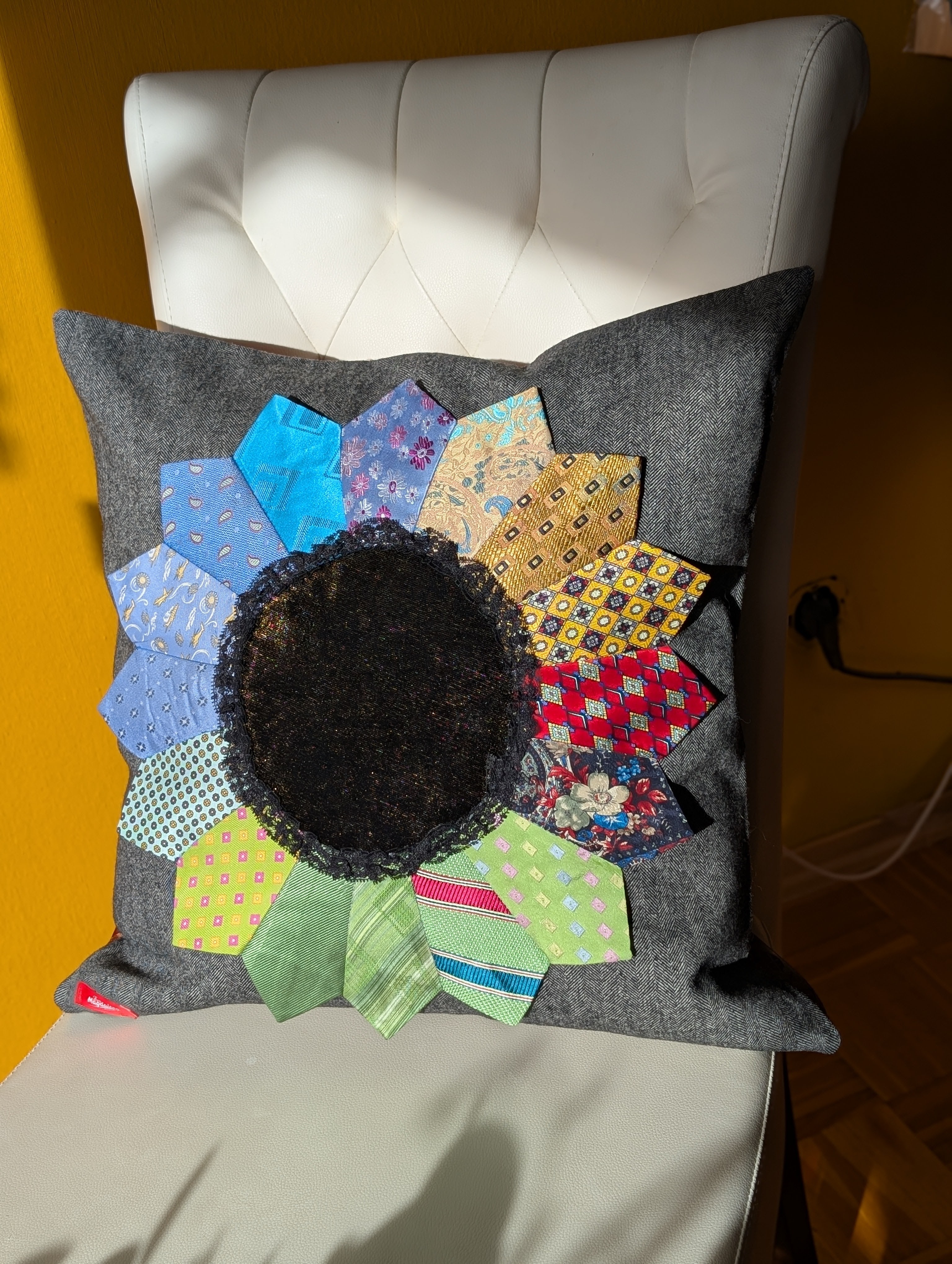 Kissen "Krawatten-Krawatten-Krawatten" N°2 - Bild 2