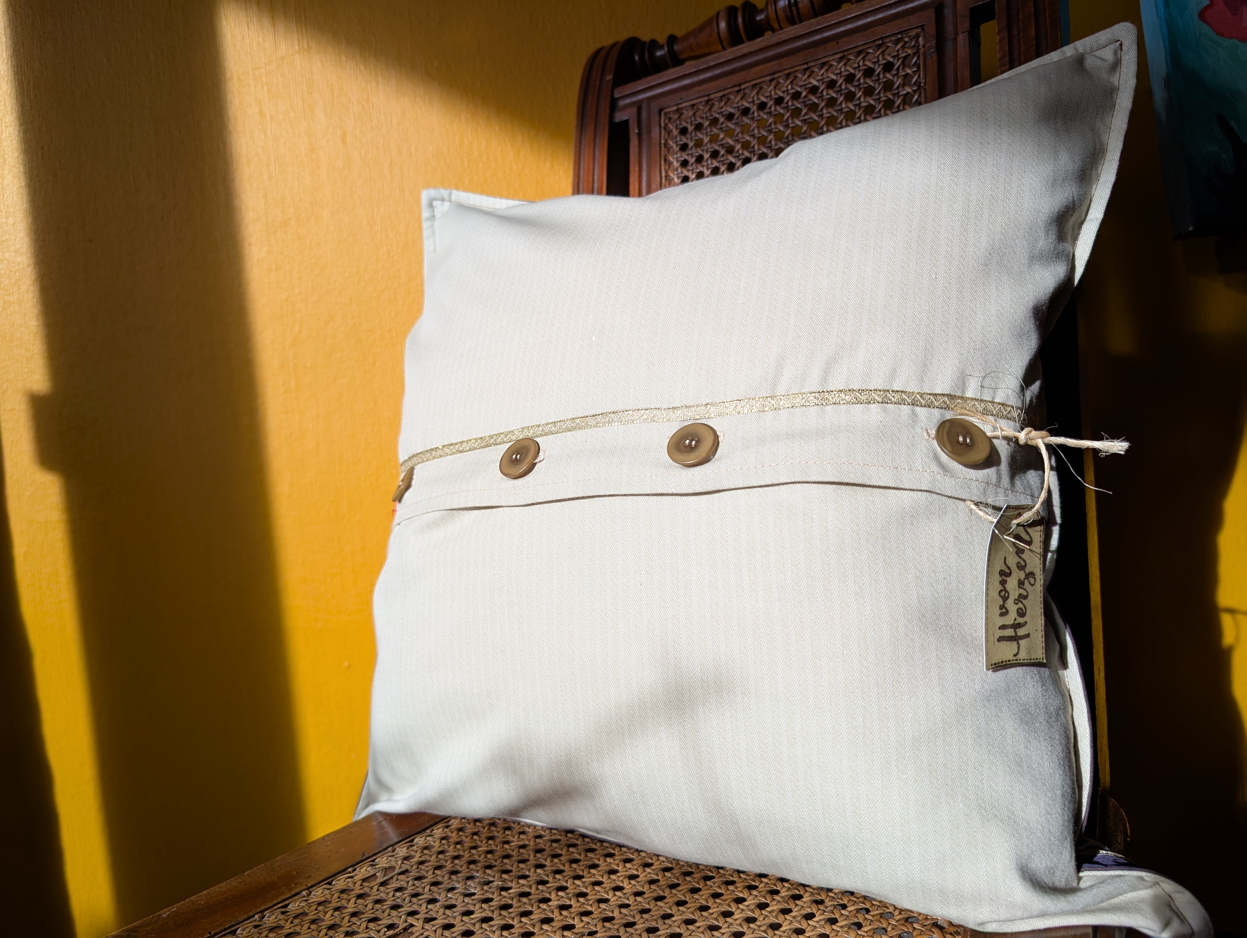 Kissen "Aus Schals gefertigt" - Bild 3