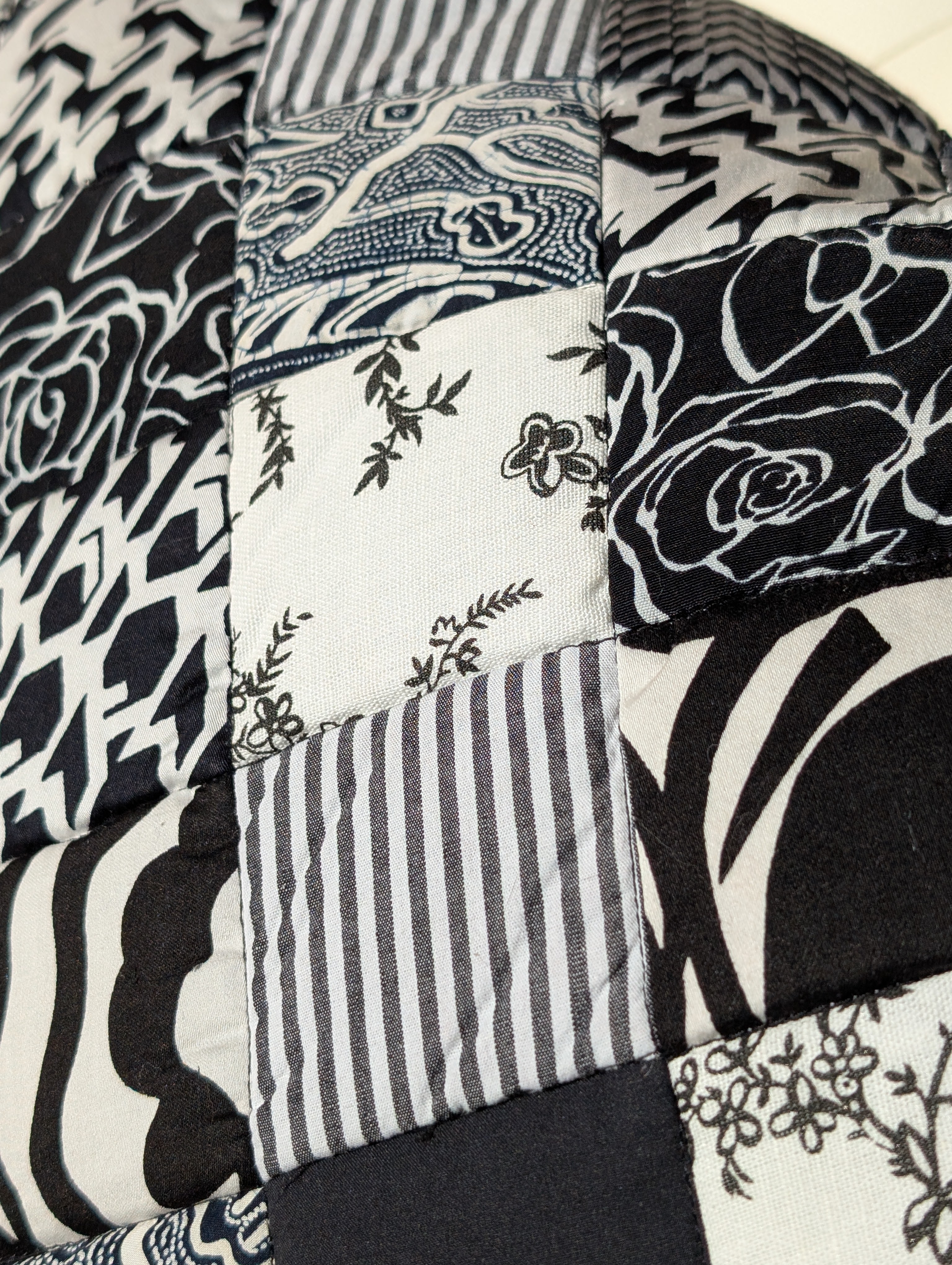 Kissen "Warum nicht Schwarz & Weiß" N°2 - Bild 2