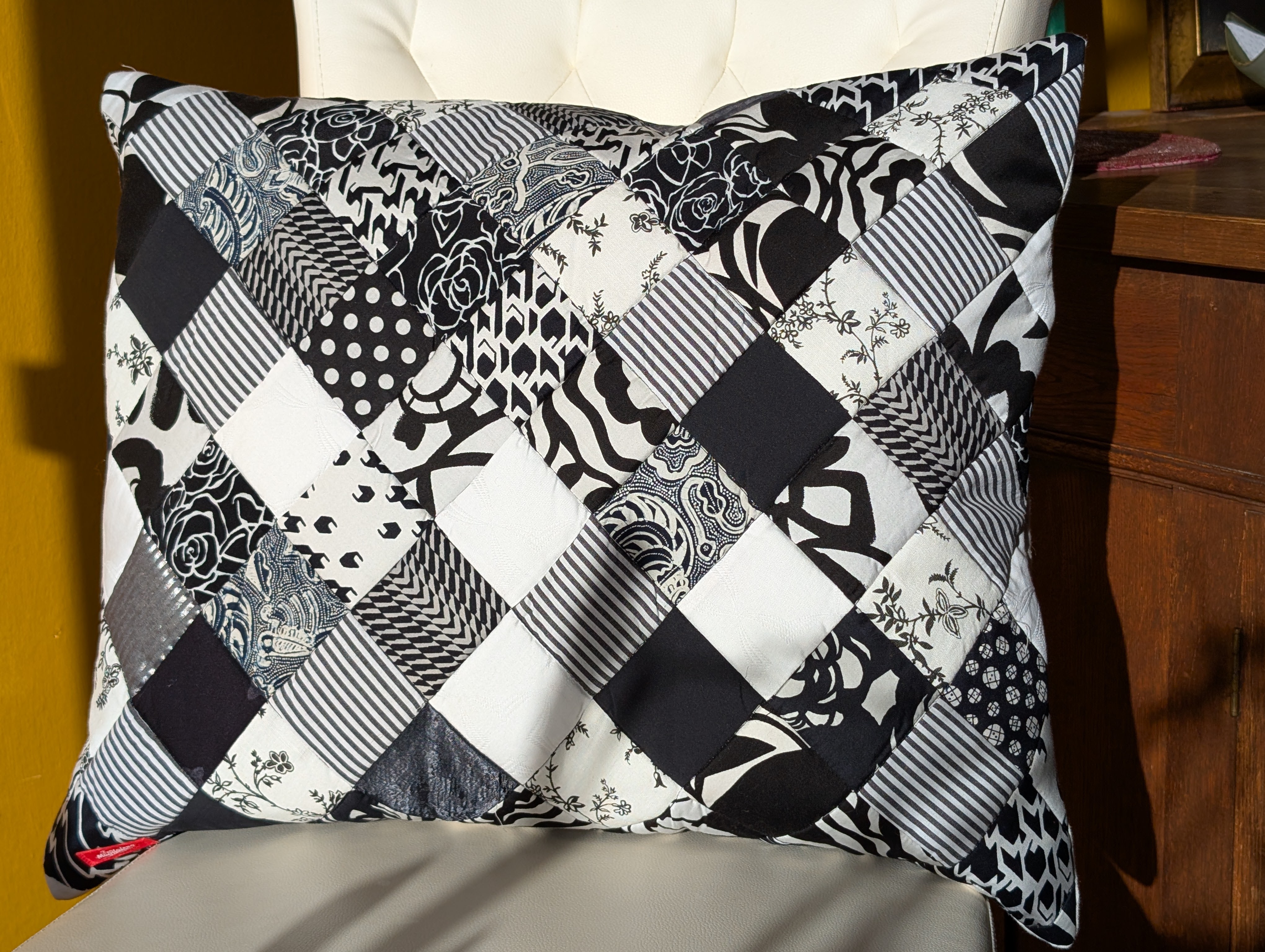 Kissen "Warum nicht Schwarz & Weiß" N°2 - Bild 4