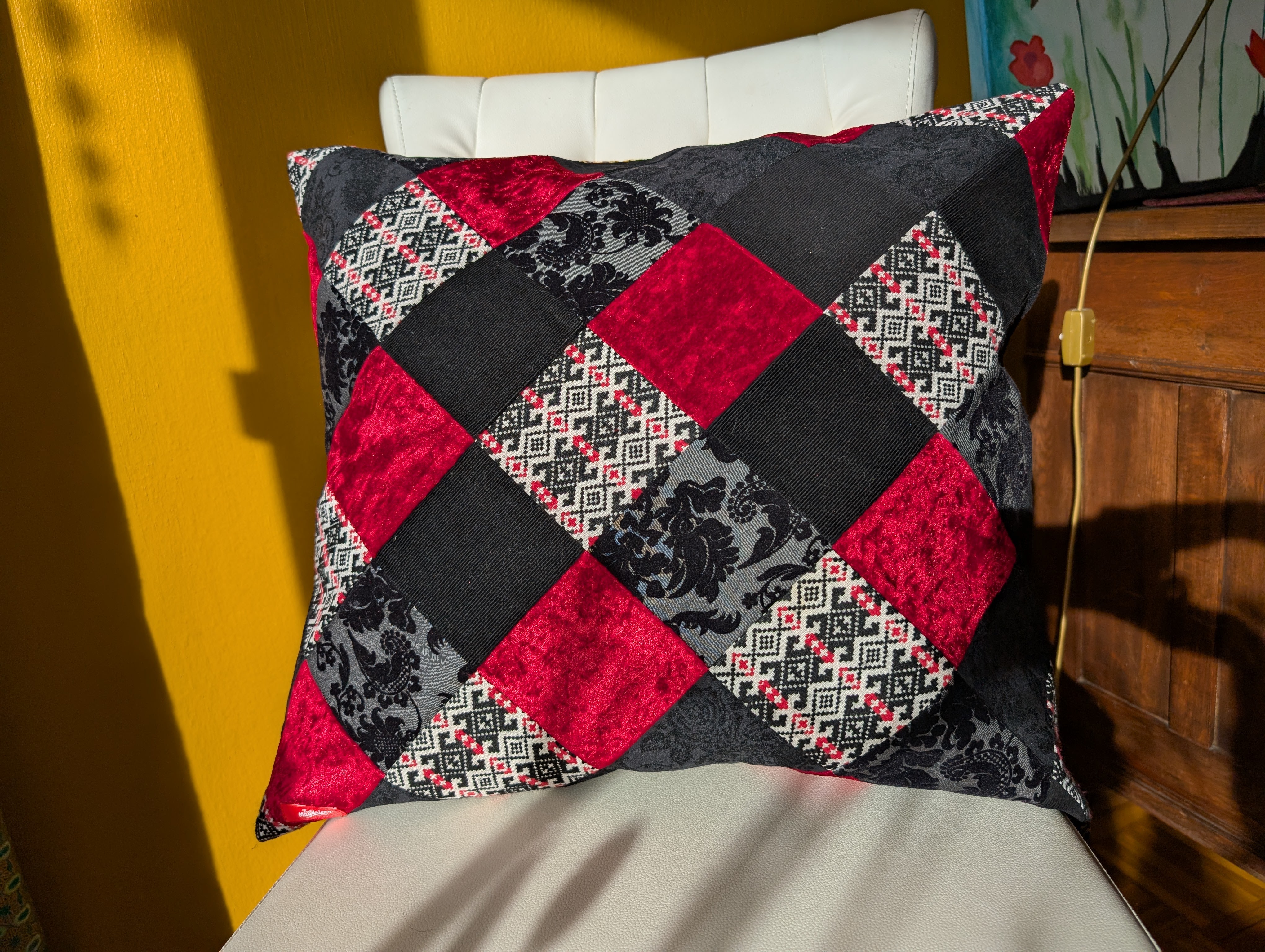 Kissen "Schwarz Rot" - Bild 2