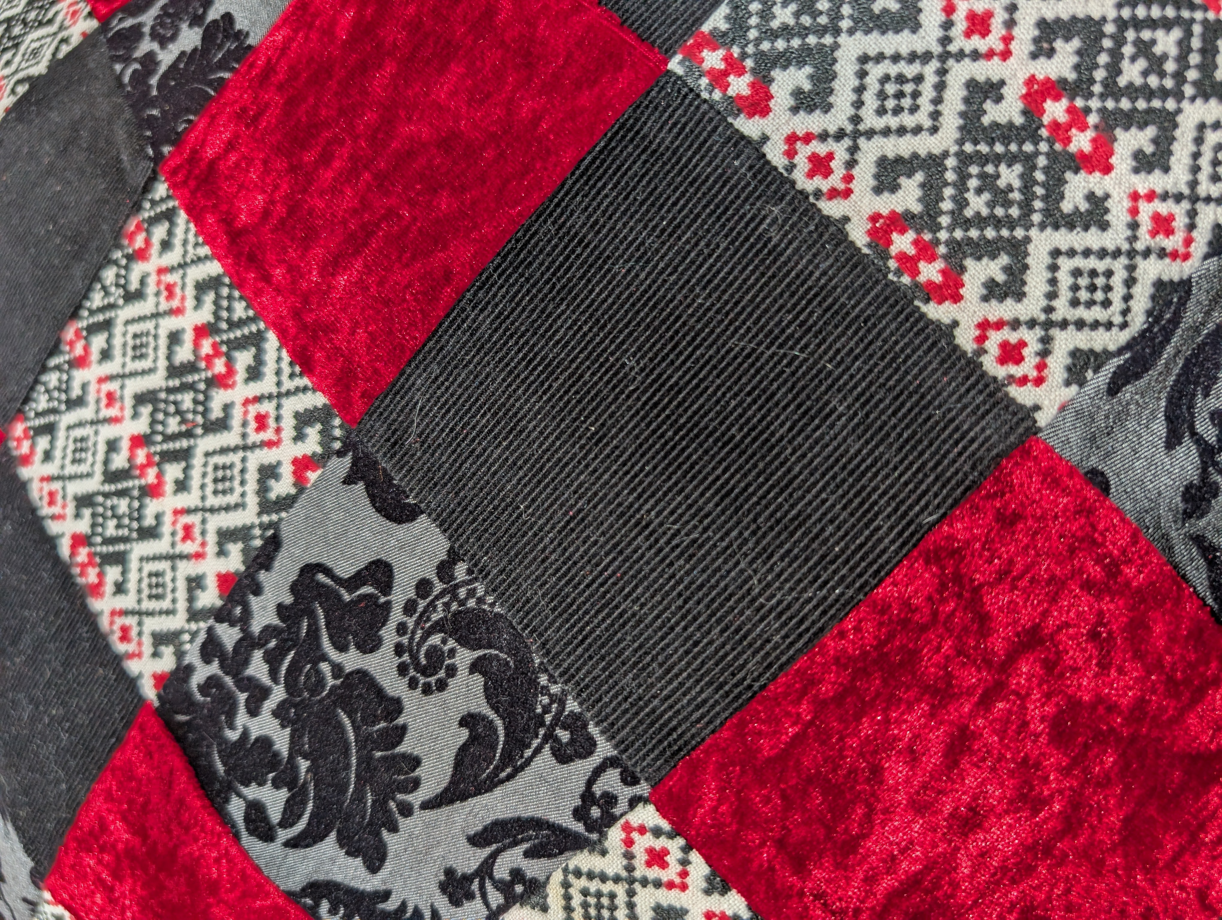 Kissen "Schwarz Rot" - Bild 4